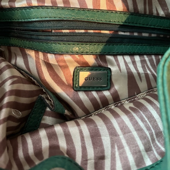 Green Guess purse - Picture 2 of 5